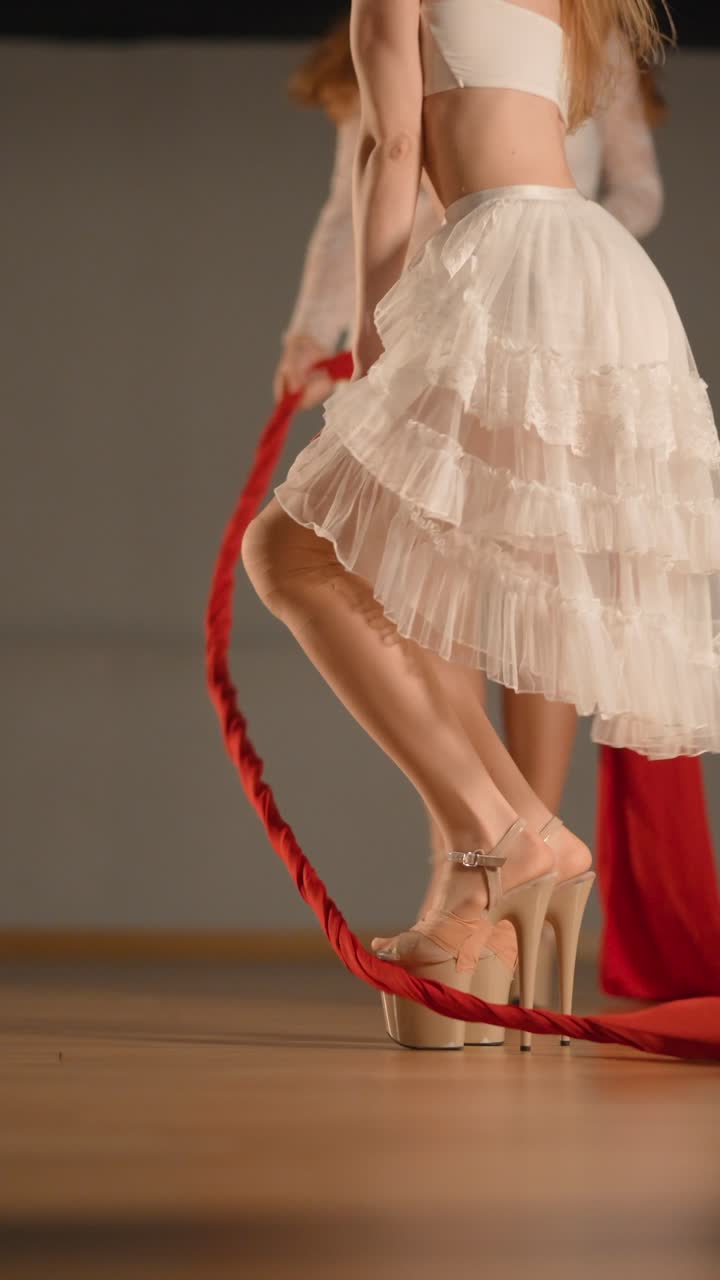 espectáculo de baile en el poste