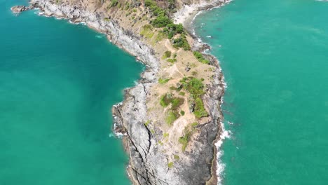 vista aérea de un promontorio costero