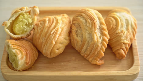 curry-puff-pastry-stuffed-beans-on-wooden-plate