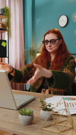 Business-woman-taking-break-from-work-wearing-3D-glasses-eating-popcorn-and-watching-movie-at-office