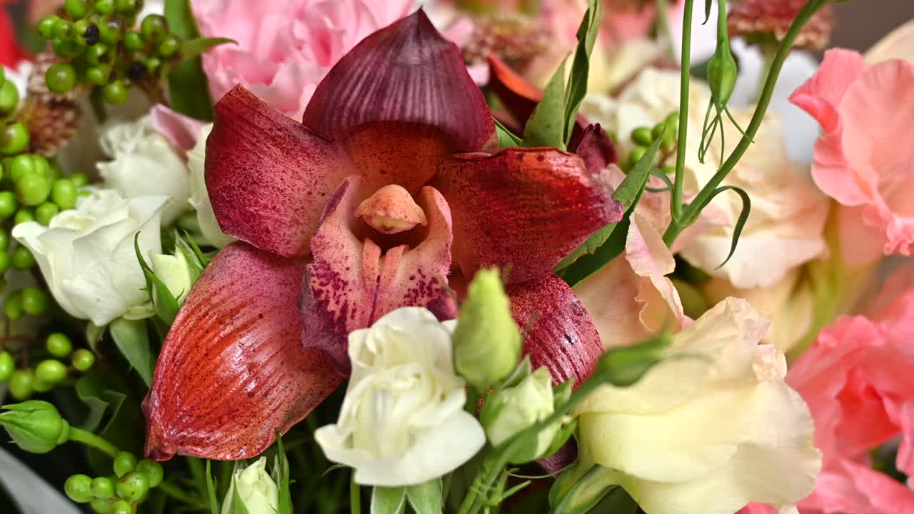 Gros plan sur un bouquet de différentes sortes de fleurs