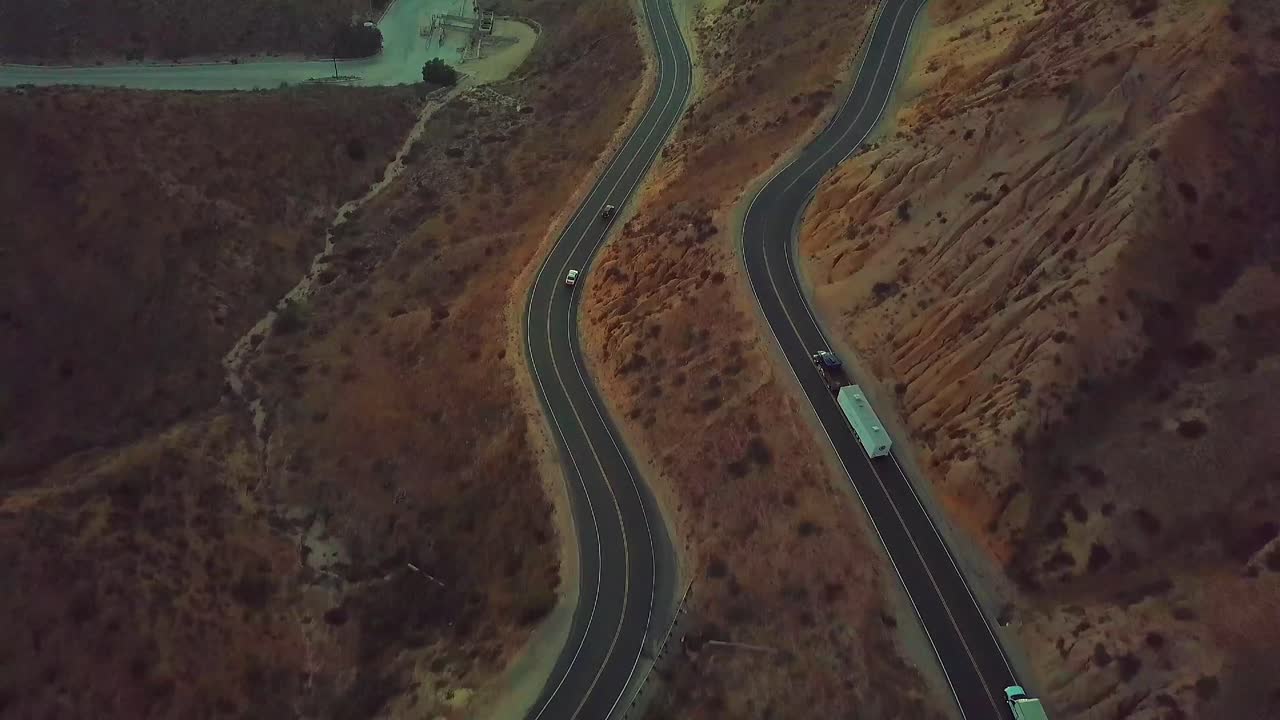 캘리포니아주 무어파크에 있는 그라임스 캐년의 공중 드론 영상