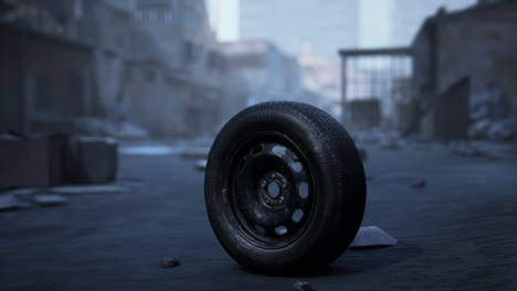 neumático abandonado en una calle desierta en una escena urbana post-apocalíptica