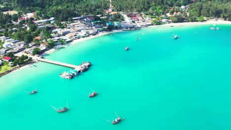 chalok lam bay with boats floating around the pier in calm turquoise lagoon