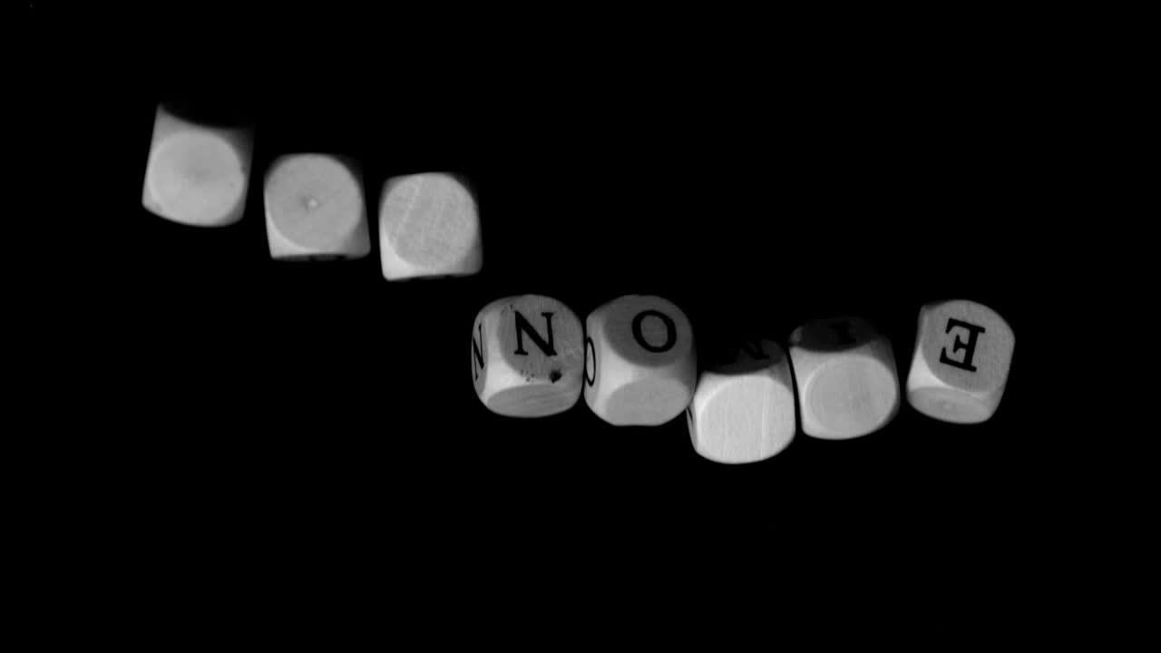 경제 주사위가 함께 떨어집니다.