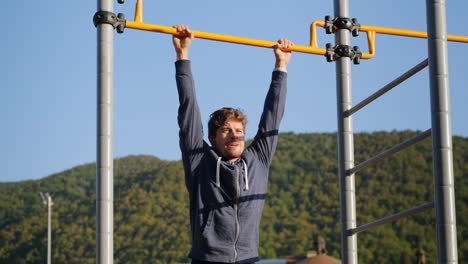 outdoor workout on pull-up bars