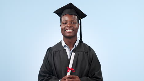 hombre negro emocionado, graduación