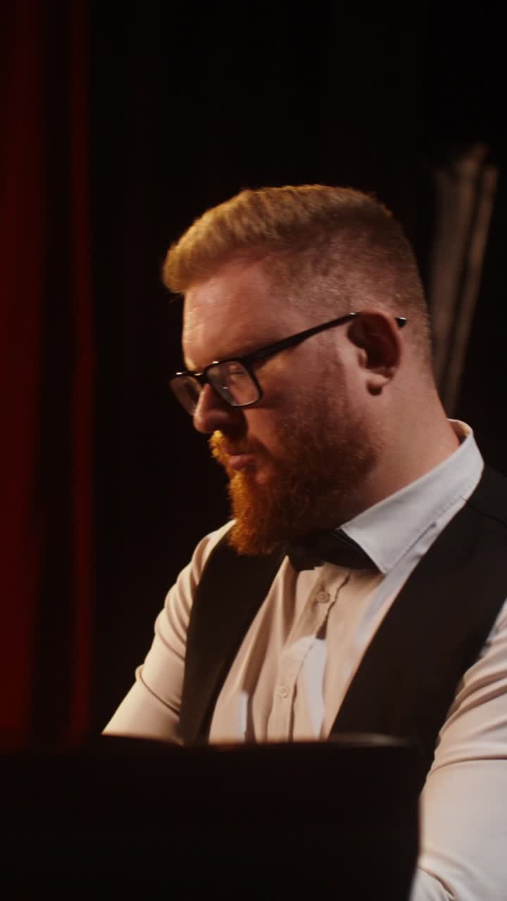 pianista tocando el piano