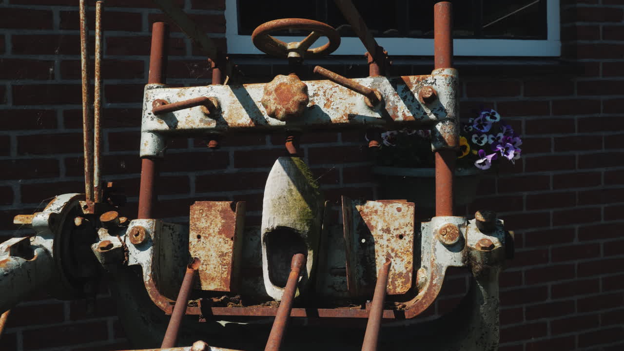 네덜란드 나막신을 만드는 골동품 기계