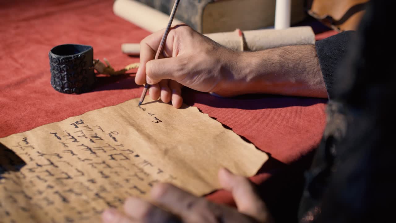 역사적 시기에 편지에 자신의 이름과 성을 쓴 사람.