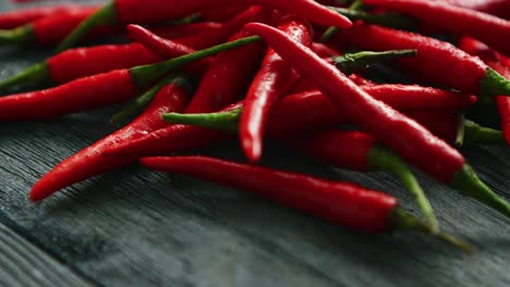 Heap-of-red-hot-peppers-