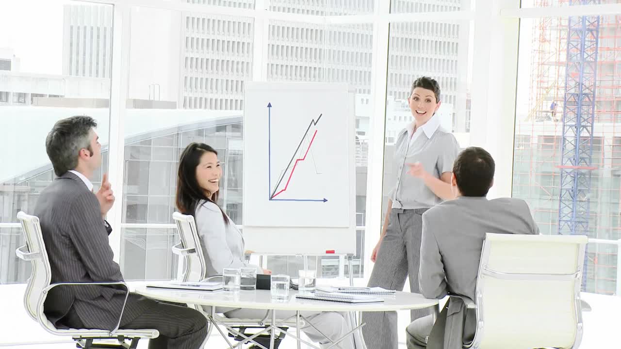 통계 를 제시 하는 성공적 인 사업가