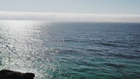 Flight-over-blue-ocean-on-a-bright-day