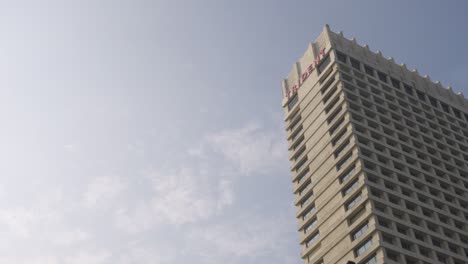 Exterior-Of-Trident-Hotel-On-Marine-Drive-In-Mumbai-India-1