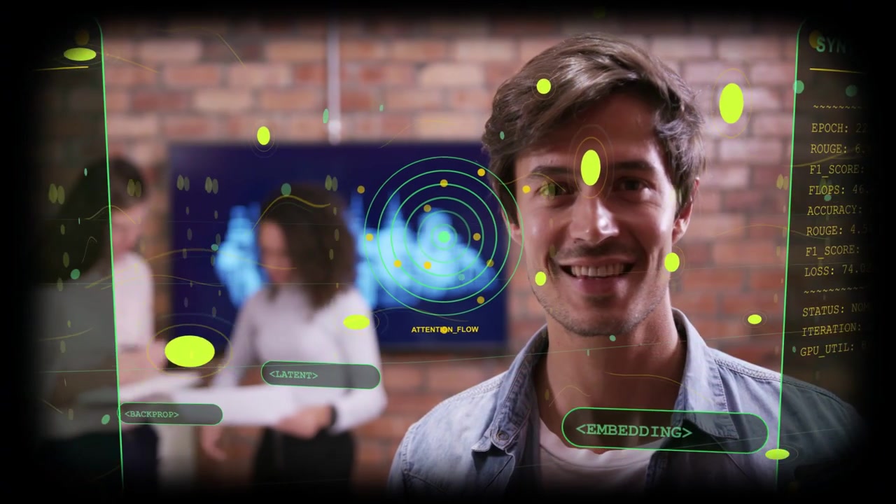 Hombre en laboratorio tecnológico sonriendo, HUD activándose en escaneo facial para demostración, nodos de centrado rastreando el rostro.