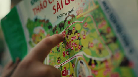 zoo map with finger pointing