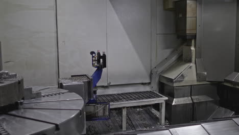 proceso de mecanizado cnc en una fábrica