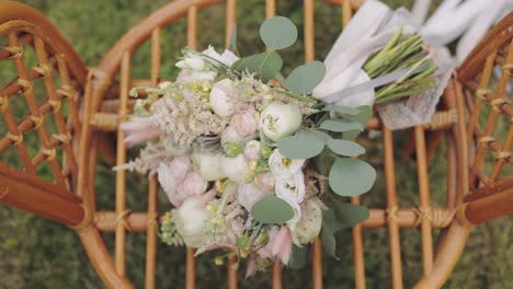 Beautiful-wedding-bouquet-on-the-chair