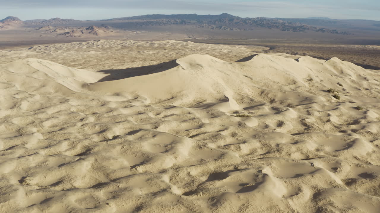 captura panorámica de la magnífica puesta de sol en las dunas de kelso