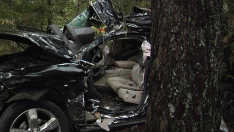 Accidente-Automovilístico-En-La-Calle,-Automóvil-Dañado-Después-De-La-Colisión