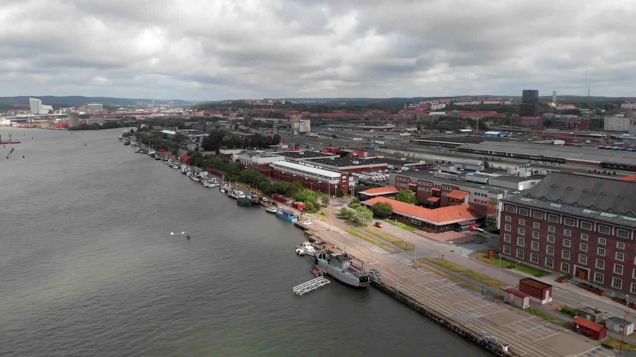 흐린 날 스웨덴 예테보리의 도시 항구가 내려다보이는 공중 조감도