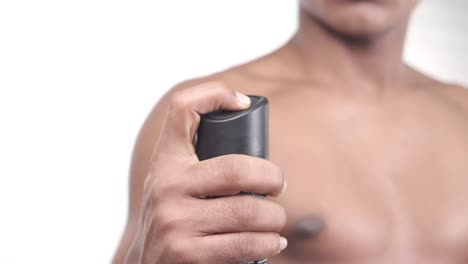 man applying deodorant