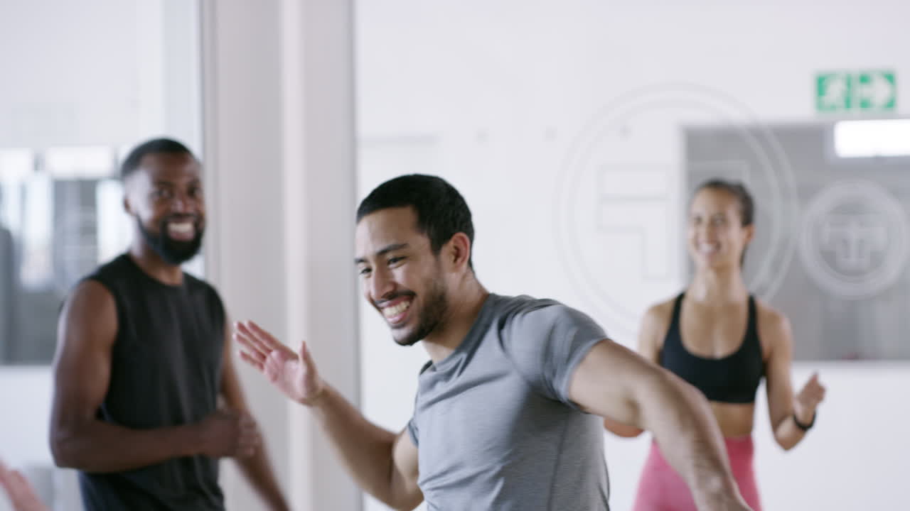 운동을 강화하고 진행을 지켜보세요.