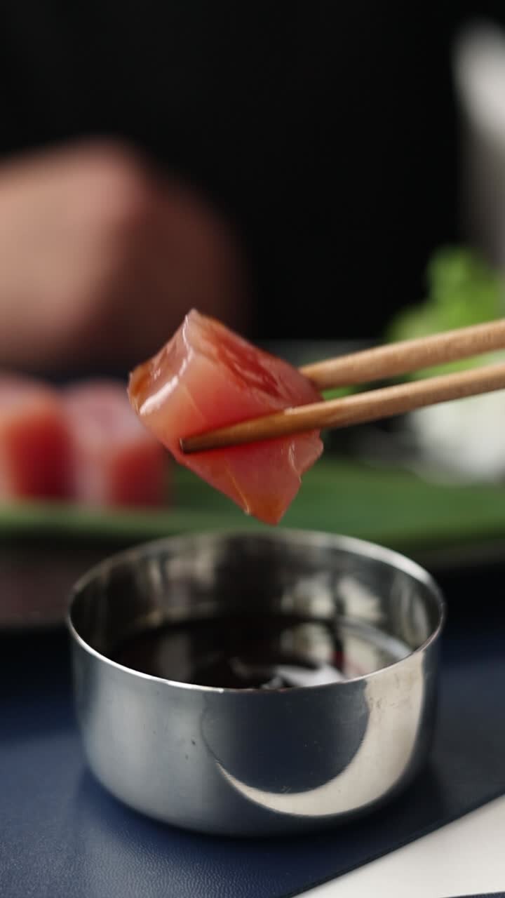 sashimi di tonno con salsa di soia