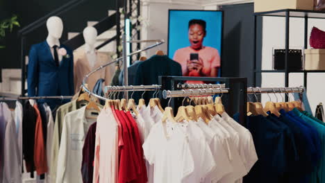 Tienda-De-Ropa-Vacía-En-El-Centro-Comercial