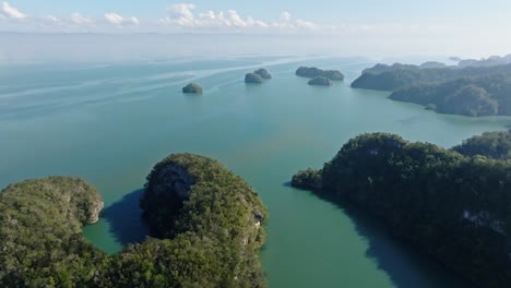 Malerische-Aussicht-Auf-Das-Naturschutzgebiet-Los-Haitises-In-Der-Dominikanischen-Republik---Drohnenaufnahme-Aus-Der-Luft