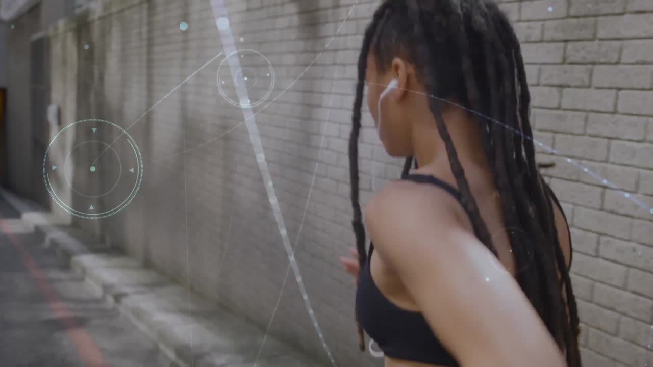 animación de redes de conexiones sobre la mujer con rastas corriendo en la ciudad