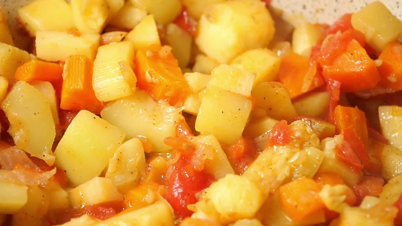 Potato, Tomato, and Carrot Stew
