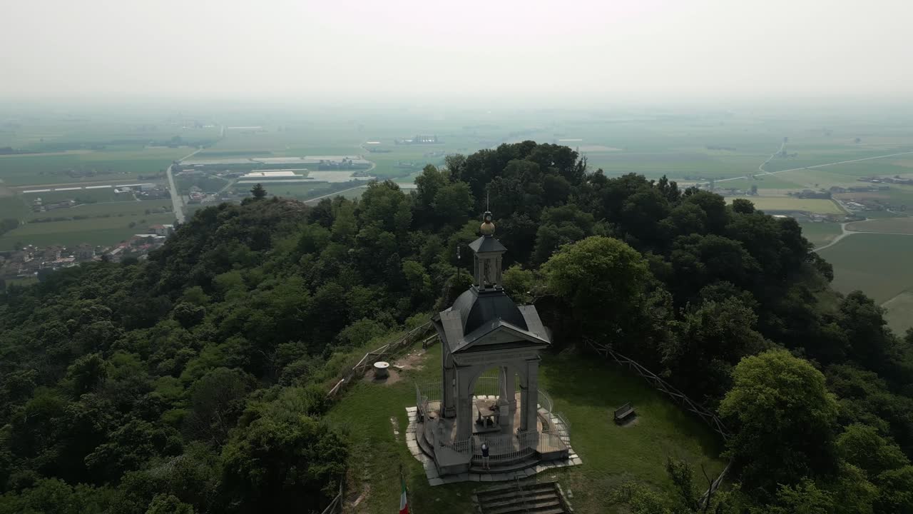 Tight drone shot of Italy's Pilone Della Vetta looking out over the rural countryside.