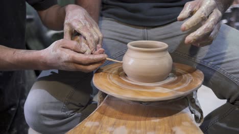 clase de cerámica - moldeo práctico de la arcilla