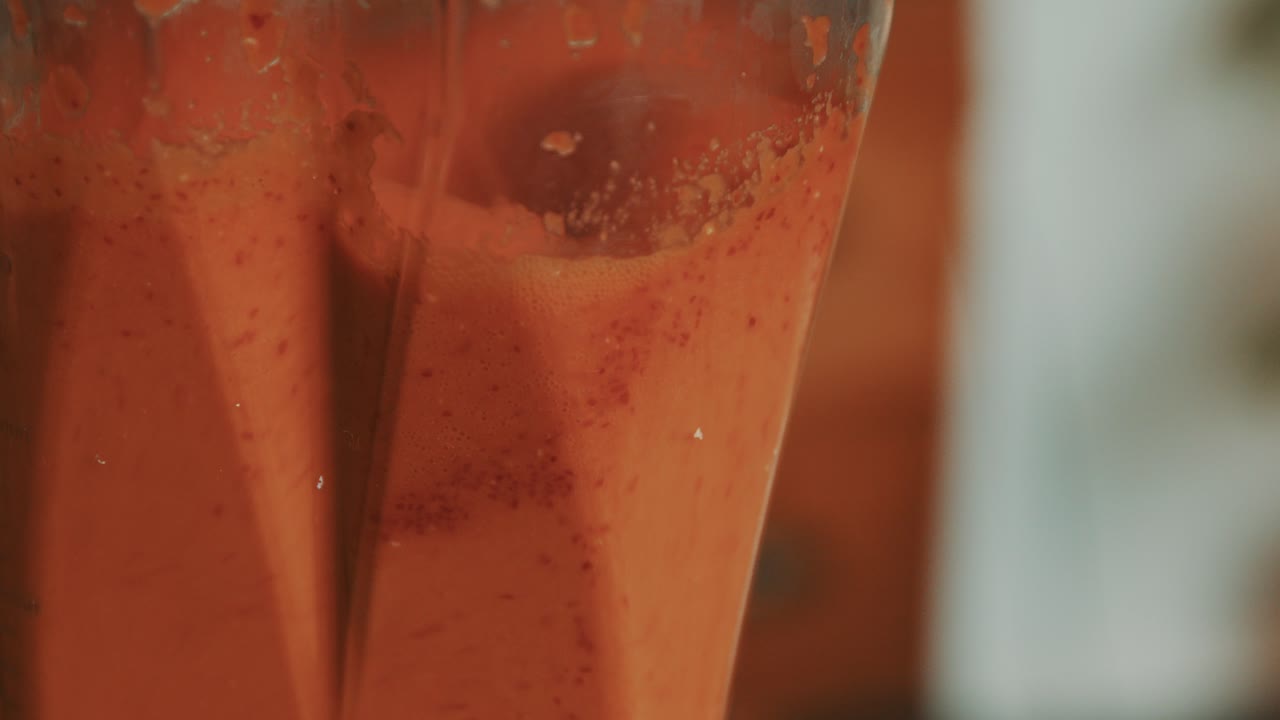 Tritura di verdure e spezie per la preparazione degli ingredienti della passata di salsa piccante