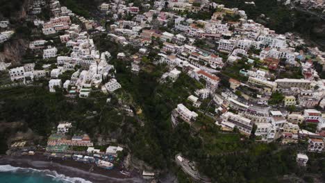 Clifftop-Village-Of-Positano-And-Scenic-Waters-Of-Amalfi-Coast-In-The-Foreground,-Italy