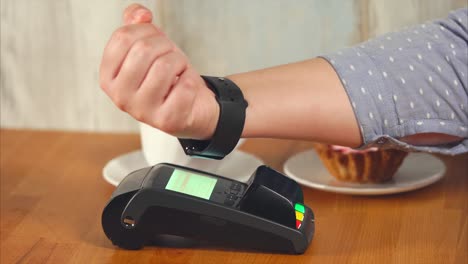 smartwatch payment at cafe
