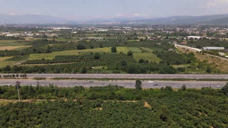 drone aéreo de carretera asfaltada 1