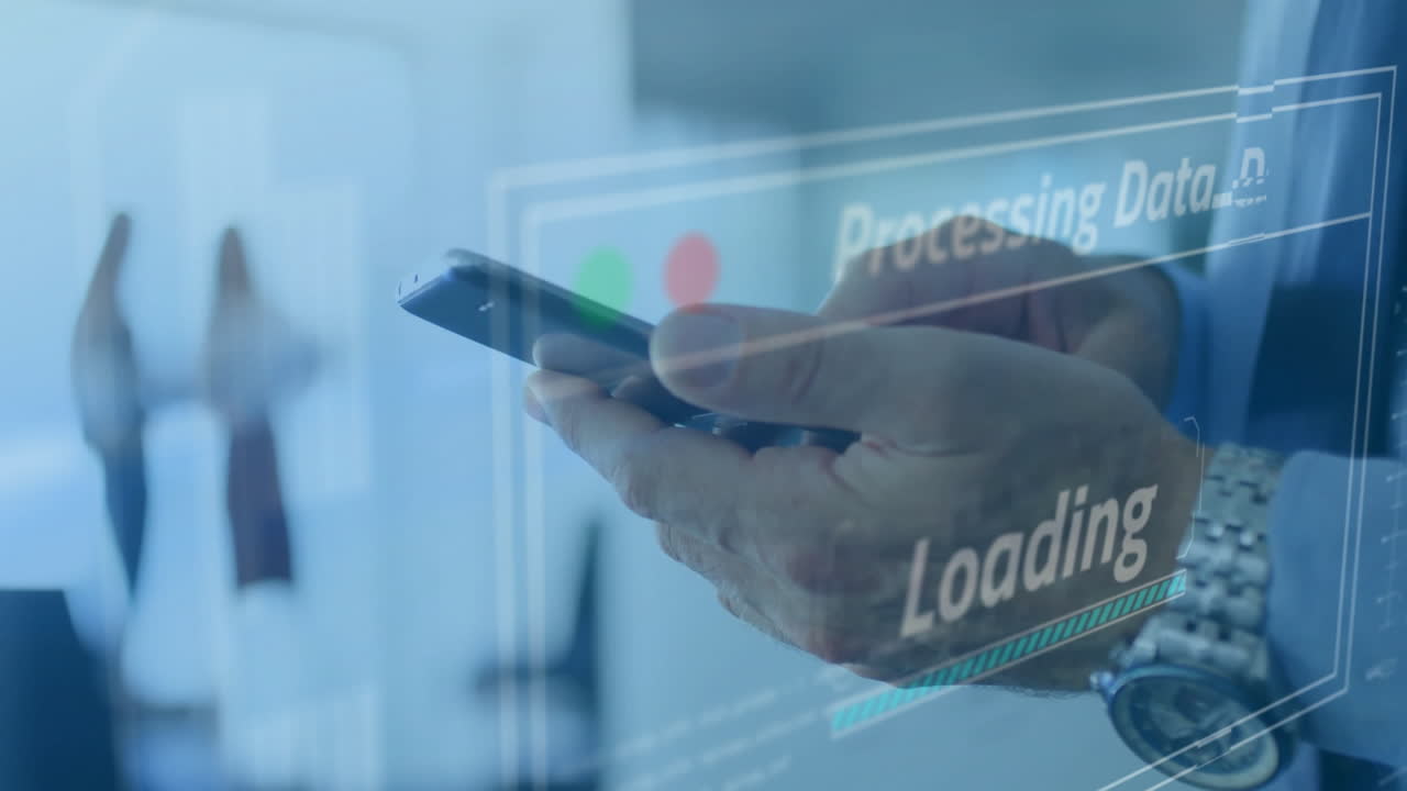 animación del procesamiento de datos financieros sobre empresario caucásico usando teléfono inteligente en la oficina.