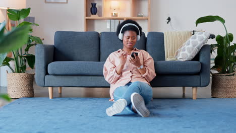 Woman-listening-to-music-and-enjoying-songs