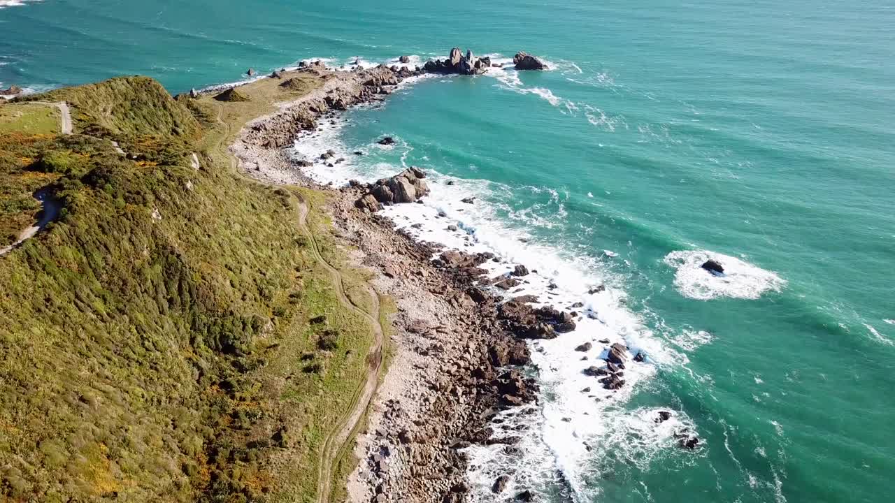 항공 - 뉴질랜드 남섬의 폭스 강 근처 해안, 위에서 아래로 위로 기울이기