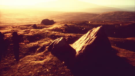 paisaje de montaña de la hora de oro