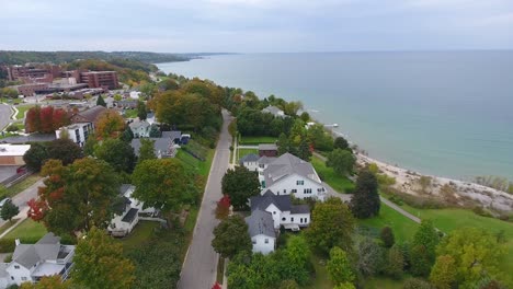 Petoskey,-Michigan,-Luftaufnahme-Des-Michigansees