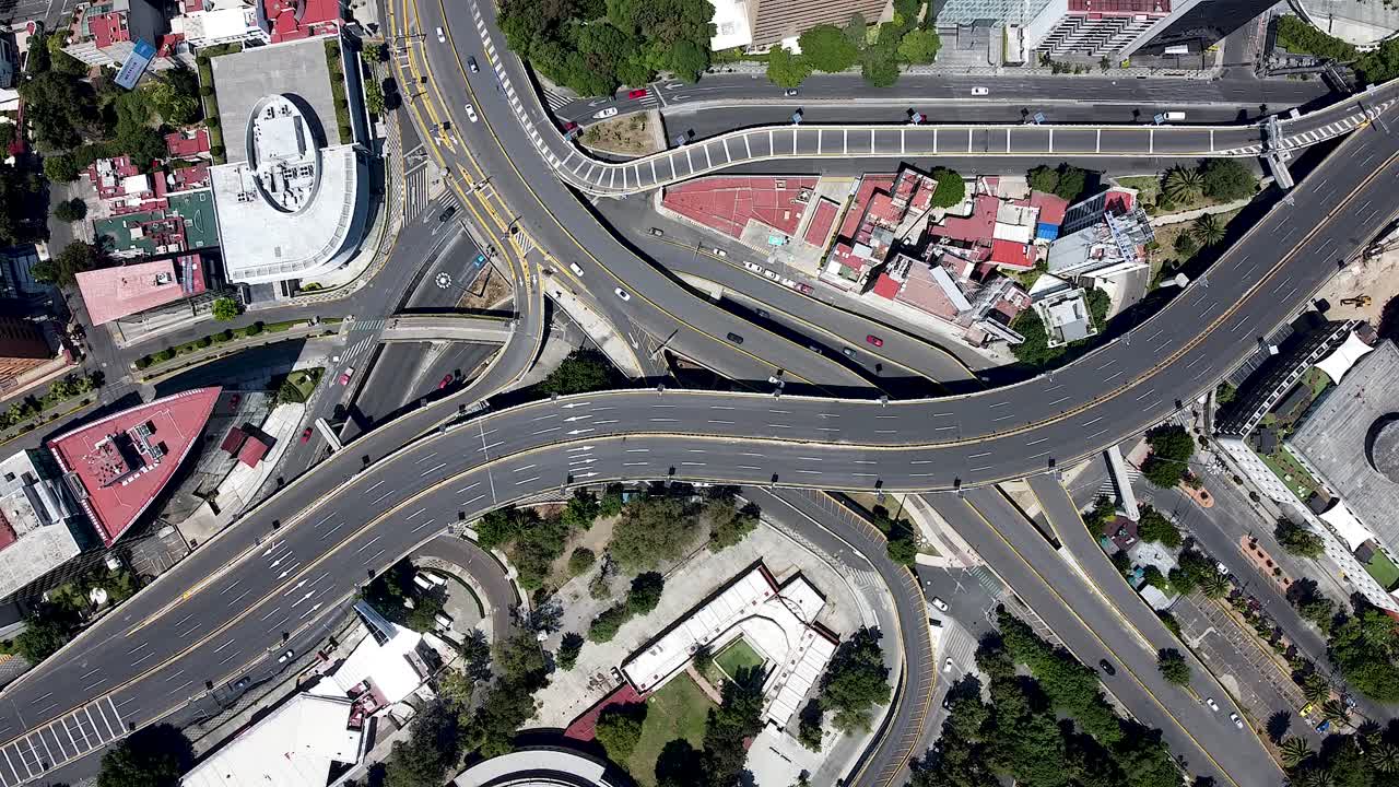 Vista zenitale del viale principale di Città del Messico