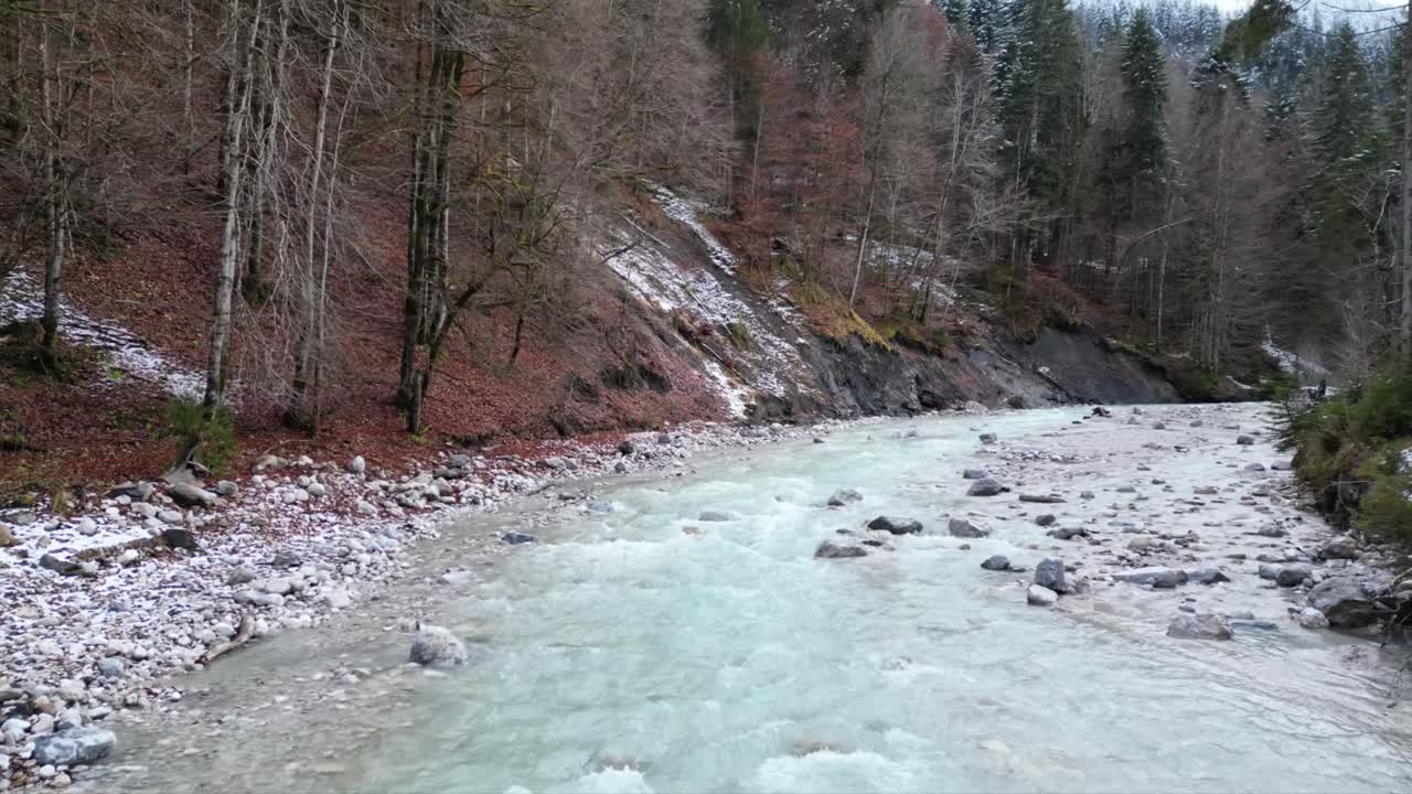 vista aérea de partnachklamm, un lugar pintoresco y atracción natural en alemania cerca de garmisch paterkirchen