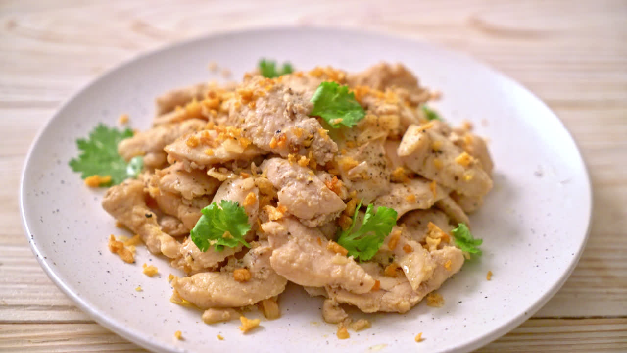 pollo salteado con ajo y pimienta