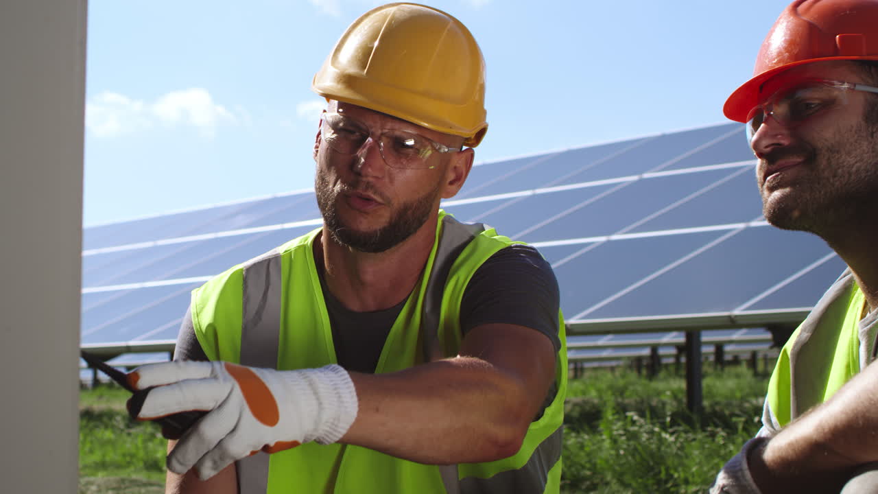 equipo de mantenimiento de paneles solares