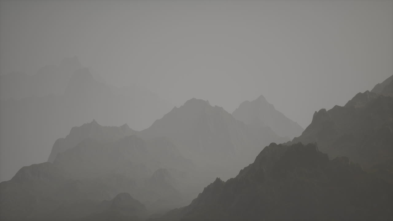 안개가 가득한 산들