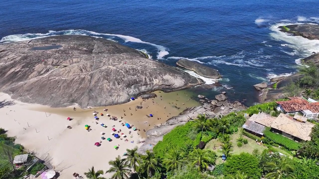 Spiaggia di Itacoatiara a Niteroi, Rio De Janeiro, Brasile. Paesaggio paradisiaco. Paesaggio estivo. Splendido skyline. Spiaggia di Itacoatiara a Niteroi, Rio De Janeiro, Brasile. Costa naturale