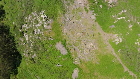 Volando-Sobre-El-Sitio-Arqueológico-Castro-De-Berobriga-En-Pontevedra,-España